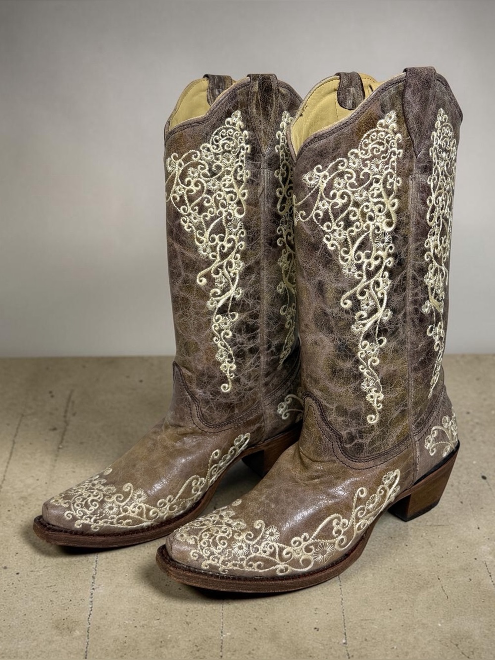 Corral Western Women’s 8.5 M Brown Crater Bone Floral Embroidered Cowboy Boots